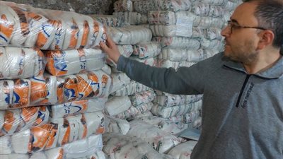 ضبط 4 أطنان رنجة وسكر مجهول الهوية وتحرير 100 مخالفة بالدقهلية 