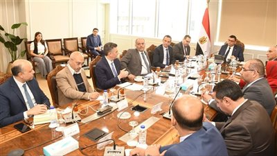 وزير الإسكان يوجه مسئولي الشركة السعودية المصرية للتعمير بتكثيف جهود تسويق مشروعات هيئة المجتمعات