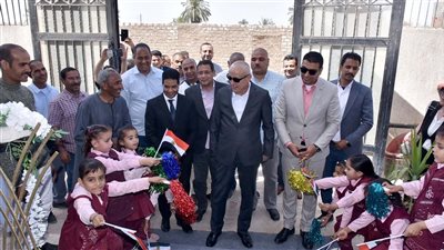 محافظ الأقصر يفتتح مركز تنمية صحة الأسرة بقرية سطيح في إسنا