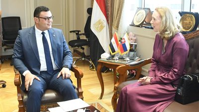 وزير الإسكان يستقبل سفيرة سلوفاكيا بالقاهرة لبحث التعاون المشترك في مجال إنشاء المدن الذكية
