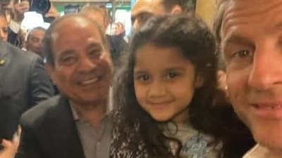 يوم مش هننساه.. أول تعليق من والد الصغيرة صاحبة صورة السيسي وماكرون في خان الخليلي
