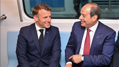 الرئيس السيسي ونظيره الفرنسي يصلان إلى العريش