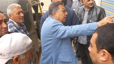 محافظ الدقهلية في جولة مفاجئة علي المخابز والخدمات بالمنصورة والقرى.. وضبط توكتوك يجمع الخبز المدعم