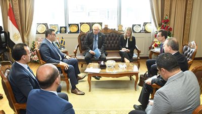 وزير الإسكان يبحث مع السفير السويدي تعزيز سبل التعاون المشترك بشأن التنمية العمرانية المستدامة