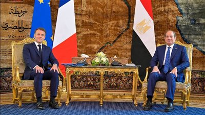 الرئيس السيسي ونظيره الفرنسي يشددان على أهمية ضبط الأوضاع في منطقة الشرق الأوسط