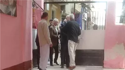 كاميرات المراقبة توثق لحظة مرور موكب وزير التعليم خلال نقل مدير إدارة الباجور للمستشفى