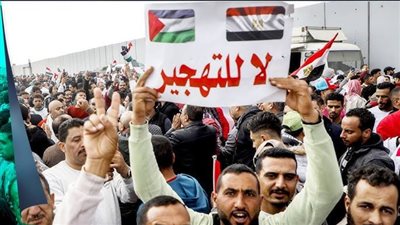 قلق في تل أبيب.. كيف رأى الإعلام العبري تدفق المصريين لـ رفح؟ 