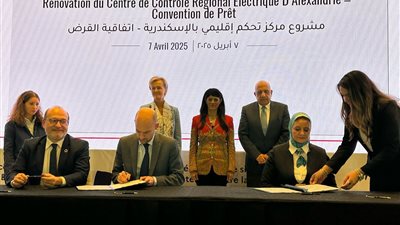 الكهرباء توقع عددا من الاتفاقيات مع الجانب الفرنسي في مجالات الكهرباء والطاقة المتجددة