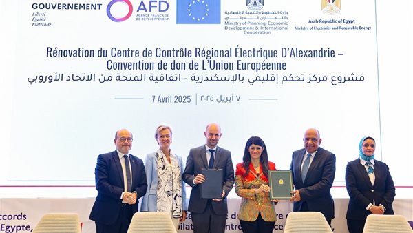 خلال التوقيع