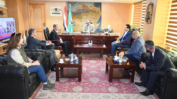 محافظ الفيوم ووفد