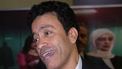 بعد تعرضه للهجوم والانتقاد.. سامح حسين يرد: أنا متربي في حضن الجمهور| خاص