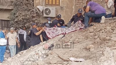 انتشال جثة ثاني ضحايا عقار أسيوط المنهار من أسفل الأنقاض 