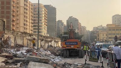 ضمن خطة التطوير.. هدم محلات الملك حفني بالإسكندرية استعدادًا لتنفيذ مترو أبو قير