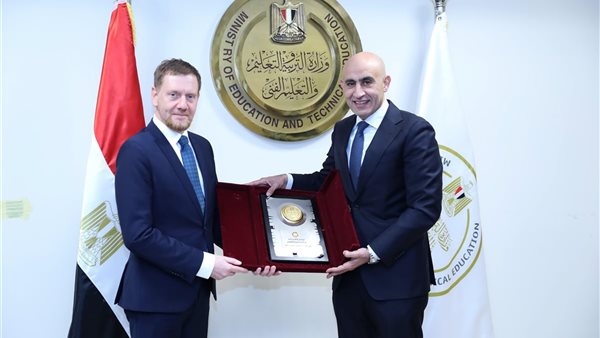 وزير التعليم مع رئيس