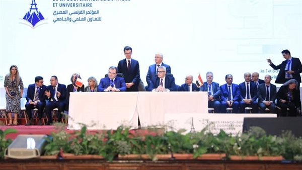 جانب من توقيع البروتوكول