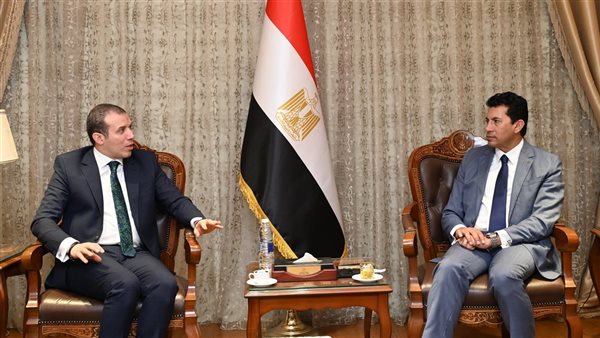 وزير الشباب والرياضة