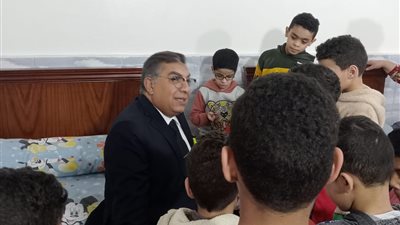 سألهم في جدول الضرب.. محافظ الدقهلية يزور دار أيتام بالمنصورة: إحنا أهلكم وراحتكم مسؤوليتي