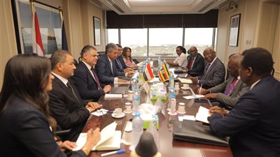 وزير السياحة يستقبل نظيره الأوغندي بالعاصمة الإدارية الجديدة | صور