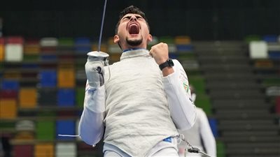 وزير الرياضة يهنئ عبد الرحمن طلبة بعد تتويجه بلقب بطولة العالم لناشئي سلاح الشيش