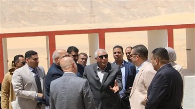 محافظ الوادي الجديد يلتقي وفدًا وزاريًا للتحضير لمهرجان رياضي كبير