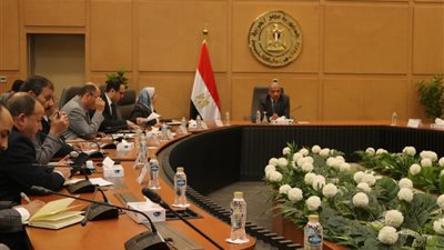 خلال اجتماعه بقيادات القطاع.. وزير الكهرباء يتابع تنفيذ خطة العمل لمواجهة ارتفاع الأحمال استعدادا للصيف