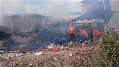 بعد الدفع بـ10 سيارات إطفاء.. السيطرة على حريق مصنع غزل بالمحلة