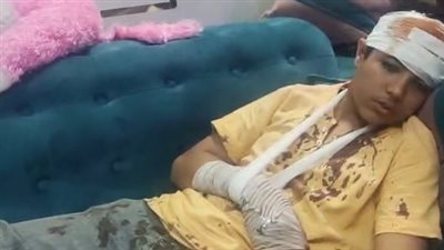 تعدوا عليه بسلاح أبيض.. والدة الطالب المصاب في مشاجرة بمدرسة بمنطقة السلام: جابولنا جاردات| بث مباشر 