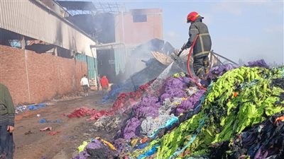  اختناق 3 أشخاص واحتراق 10 أطنان غزول.. خسائر فادحة في حريق مصنع قطن بالمحلة 