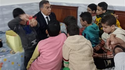 طفل في دار الأيتام بالمنصورة يوجه رسالة مؤثرة للمحافظ: 