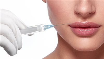 إحدى العاملات بمركز تجميل شهير بواقعة وفاة حفيدة رئيس وزراء أسبق بالتجمع: كانت جاية تعمل حقن فيلر وخطيبها جه خدها بعد العملية