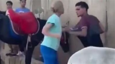 بدء التحقيق مع السائحة الهولندية والشاب المعتدى عليه لتبادلهما الاتهامات