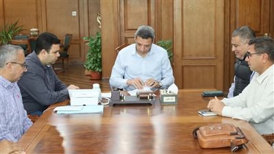 محافظ السويس يعتمد التعريفة الجديدة للمواصلات الداخلية والخارجية