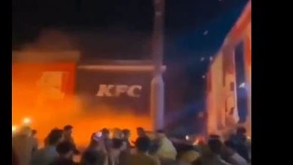 متظاهرون في باكستان