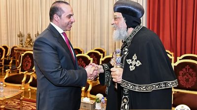 وزير الشئون النيابية يهنئ البابا تواضروس بمناسبة عيد القيامة المجيد