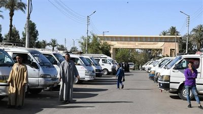 سحب رخص المخالفين 6 أشهر.. لجان تفتيشية على مواقف السيارات للتأكد من التزام السائقين بالتعريفة الجديدة بقنا