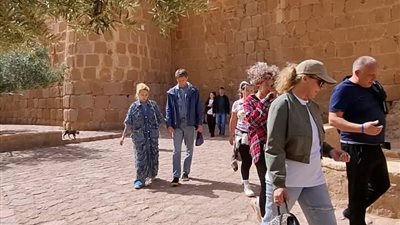 سانت كاترين تستقبل 303 سائحين اليوم لزيارة مقدساتها الدينية
