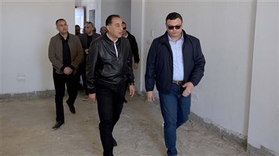 رئيس الوزراء يتفقد وحدات مبادرة بيتك في مصر بمنطقة الأبراج الشاطئية بالعلمين
