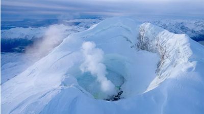 بسبب مخاوفهم من ثوران بركاني.. آلاف الأمريكيين يقبلون على تخزين السلع الأساسية