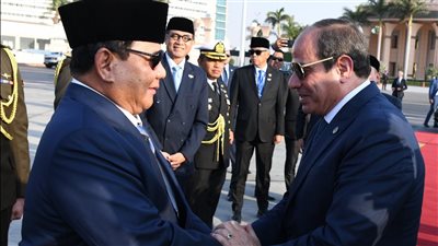 الرئيس السيسي يصطحب نظيره الإندونيسي لزيارة الأكاديمية العسكرية | صور