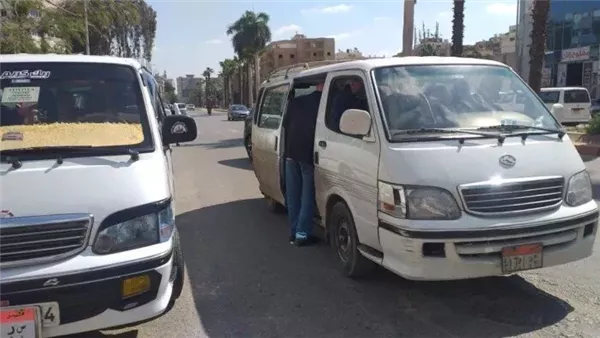 أحد مواقف المواصلات