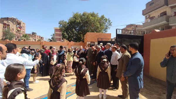 افتتاح المدرسة