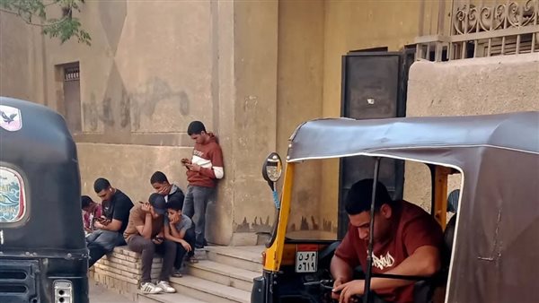 انقطاع الكهرباء والمياه