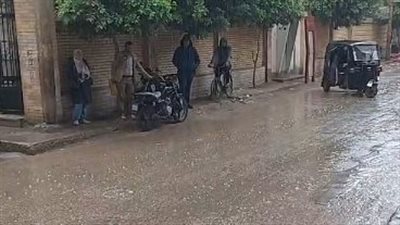 أمطار متفاوتة الشدة تضرب بعض المحافظات تزامنا مع توقعات الأرصاد | بث مباشر