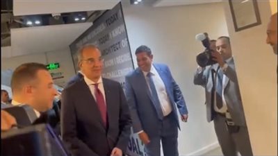 وزير الاتصالات: عمل برنامج لتصميم السجاد بالطرق الإلكترونية بمركز طوخ | بث مباشر