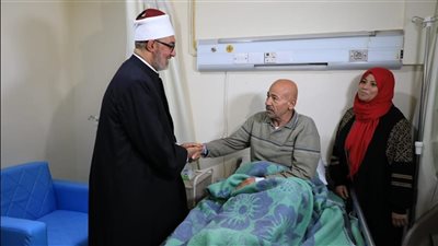مفتي الجمهورية يزور مصابي غزة بمستشفى العريش العام | صور