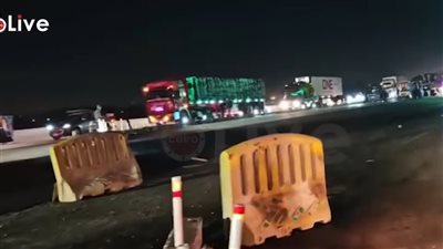 تسببت في شلل مروري.. انقلاب مقطورة محملة بالبنجر على الطريق الإقليمي| بث مباشر 