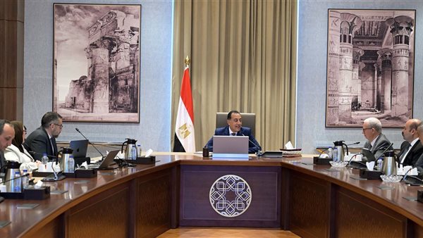 رئيس الوزراء خلال