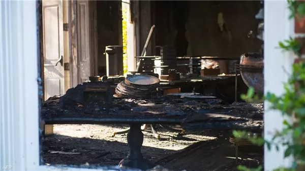 آثار الحريق بمقر