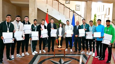 محافظ البحيرة تكرم فريق شباب دمنهور الفائز ببطولة الجمهورية للكرة الشراب