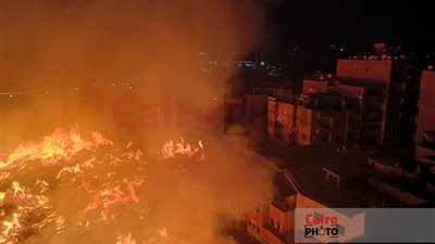 حريق بعزبة الورد في الشرابية.. والحماية المدنية تحاول السيطرة على النيران